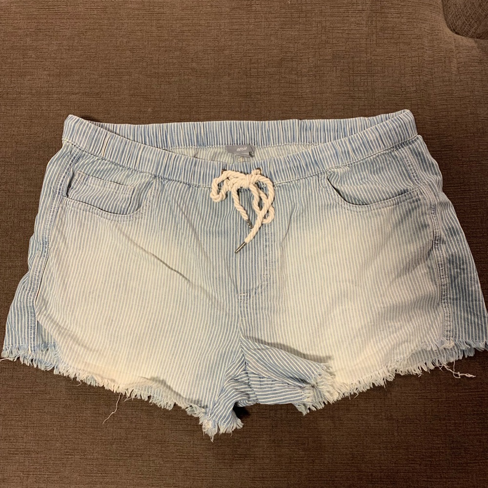 Aerie stretch denim shorts size Medium